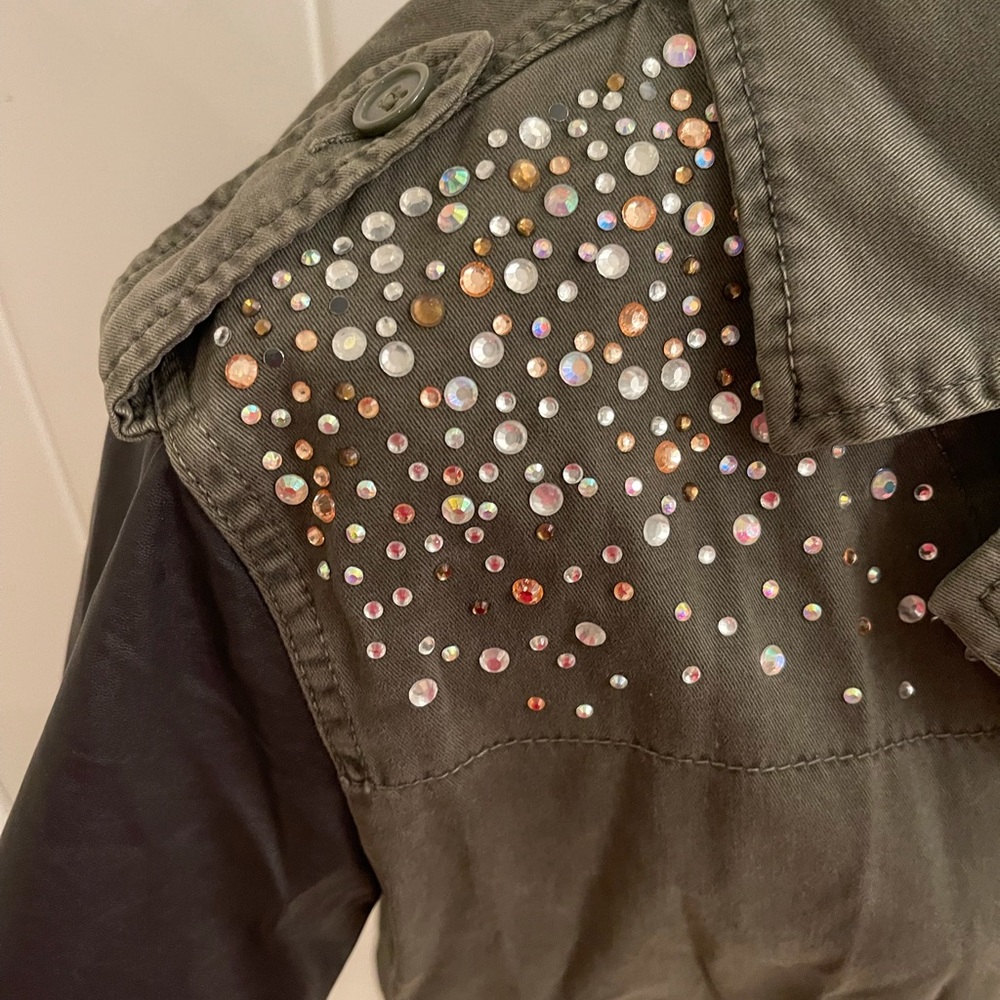 🤍💚🤎Forever21 Utility / Military Style jacket with sequins!